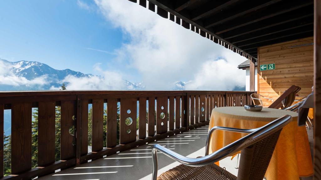 Swiss Chalet-Style Hotel Walliser Spycher Riederalp Exterior photo